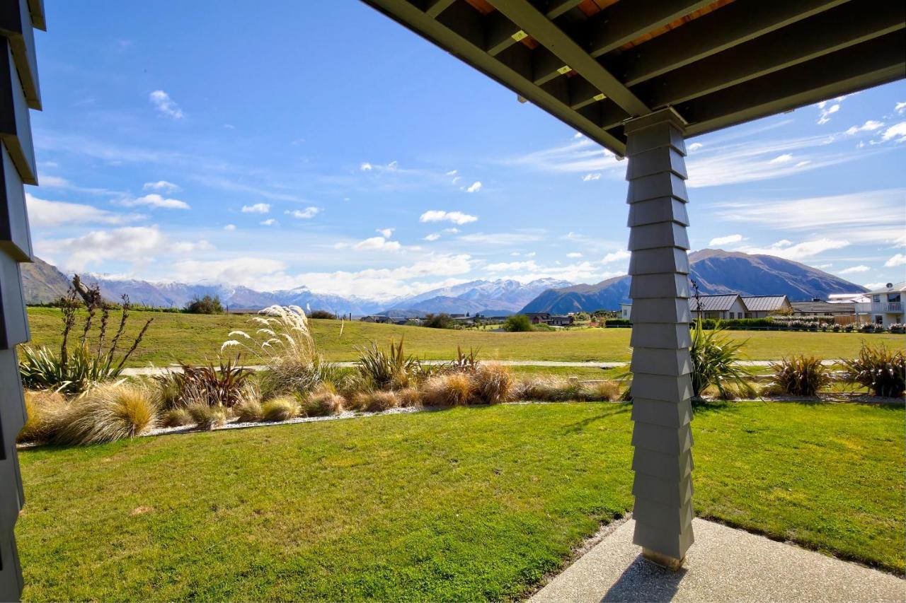 Infinity And Beyond Villa Wanaka Bagian luar foto