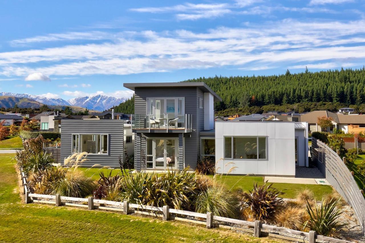 Infinity And Beyond Villa Wanaka Bagian luar foto