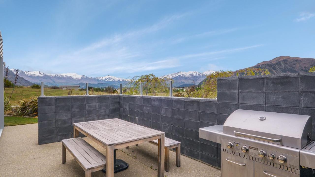 Infinity And Beyond Villa Wanaka Bagian luar foto