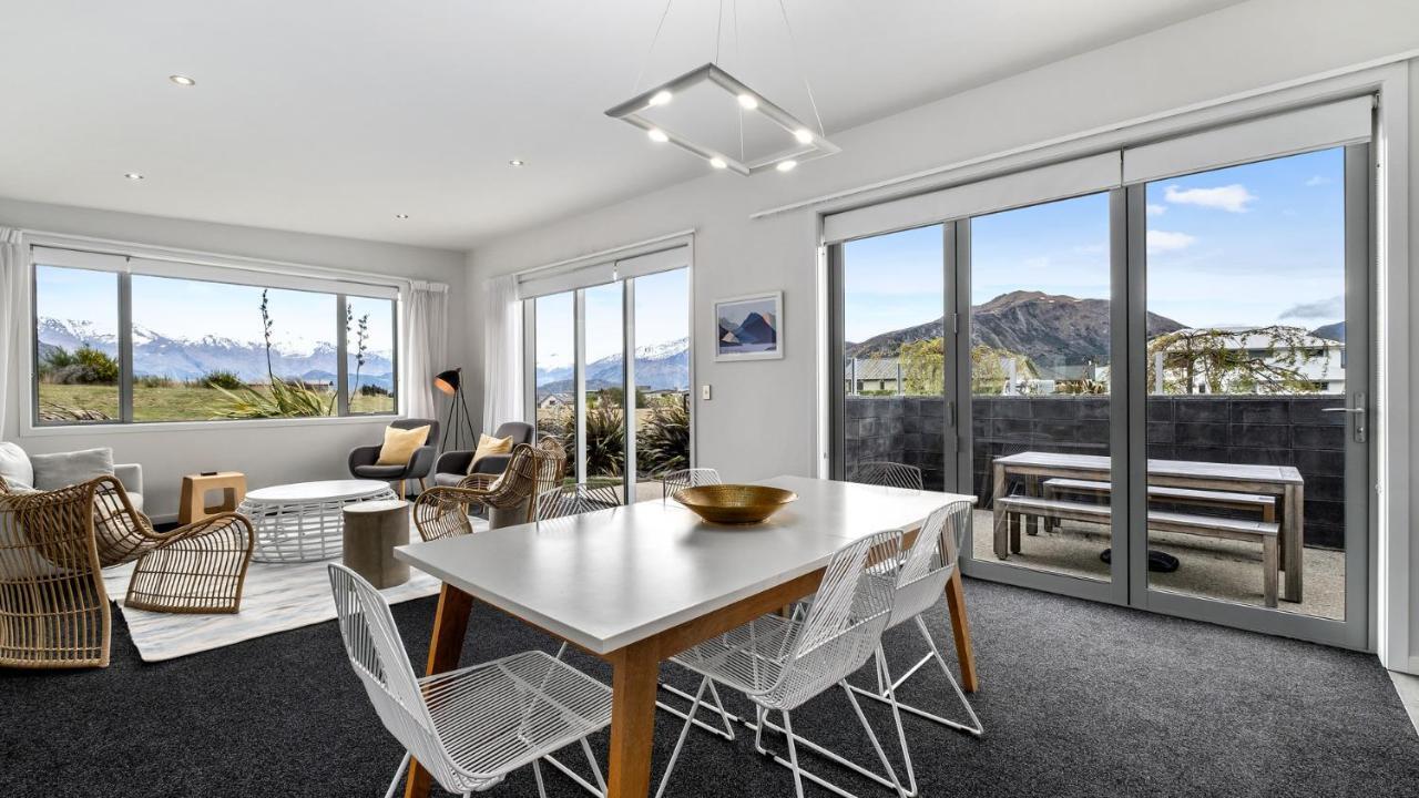 Infinity And Beyond Villa Wanaka Bagian luar foto