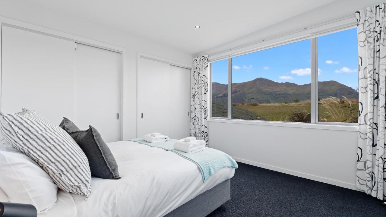 Infinity And Beyond Villa Wanaka Bagian luar foto
