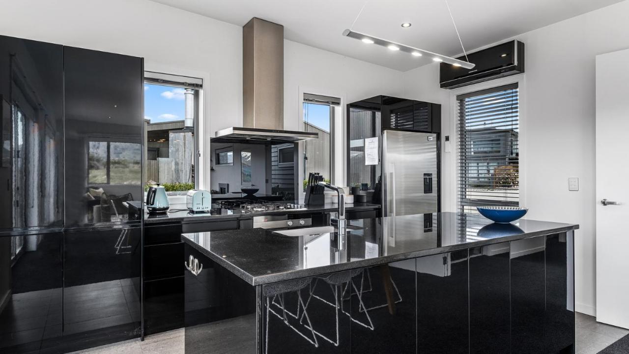 Infinity And Beyond Villa Wanaka Bagian luar foto