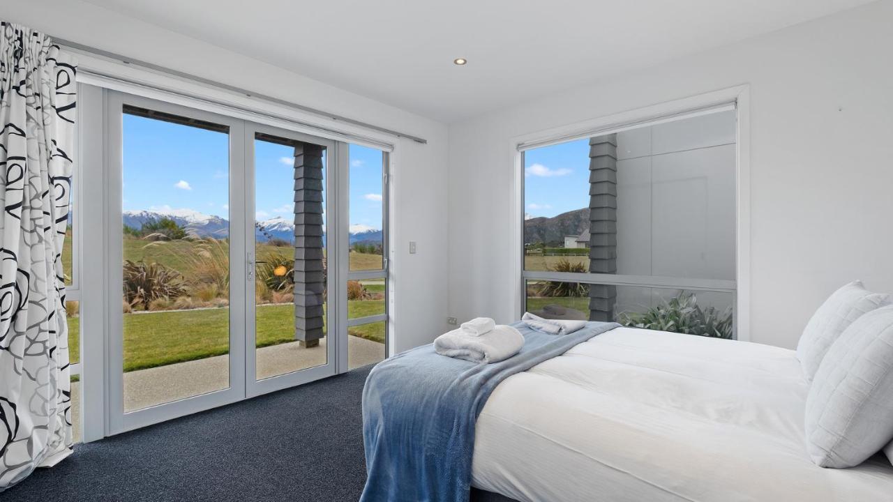 Infinity And Beyond Villa Wanaka Bagian luar foto